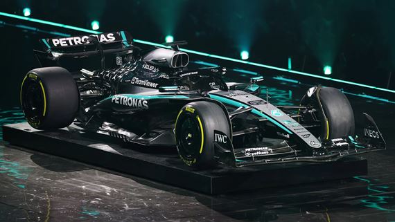 Mercedes je v F1 pod drobnohľadom FIA, otázky vyvoláva už aj predné krídlo