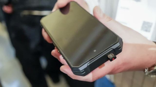 Zapaľovač na cigarety priamo v mobile? 