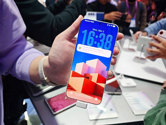 TECNO Slim 2 je extr�mne tenk� mobil s ve�kou bat�riou a minimalistick�mi r�mikmi 