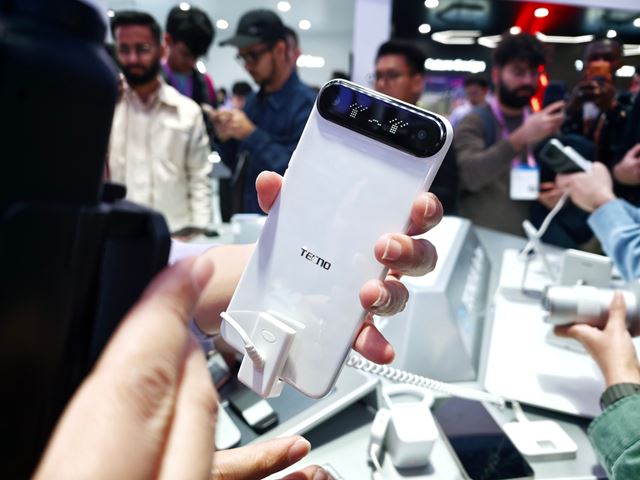 TECNO Slim 2 je extr�mne tenk� mobil s ve�kou bat�riou a minimalistick�mi r�mikmi 