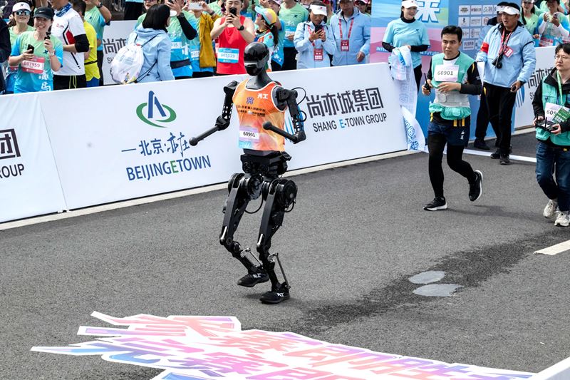 Roboti pobežia v Číne polmaratón