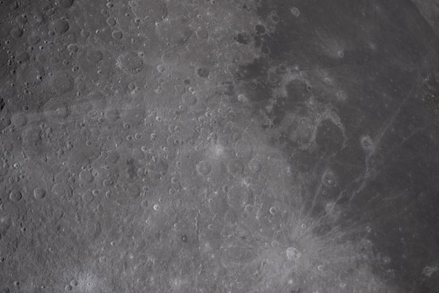 NASA zverejnila detailné zábery odvrátenej strany Mesiaca z misie Artemis II 