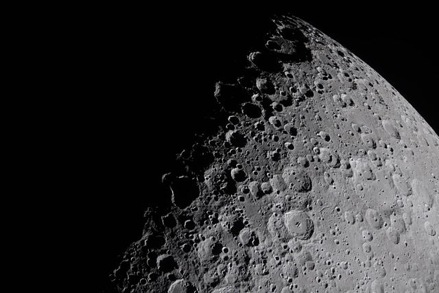 NASA zverejnila detailné zábery odvrátenej strany Mesiaca z misie Artemis II 
