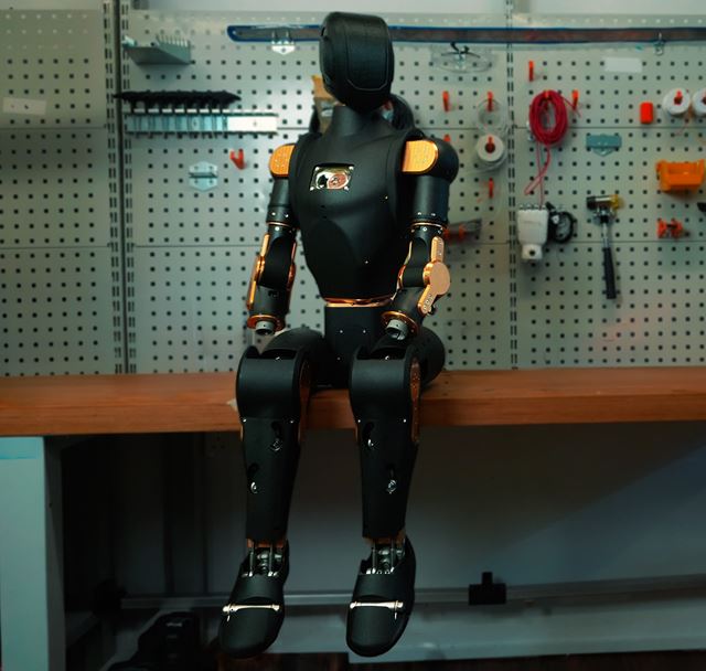 Asimov v1 je robot, ktorého si zložíte sami doma 