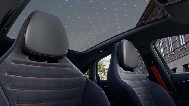 Prvý pohľad na nový interiér Mercedes-Benz C-Class 