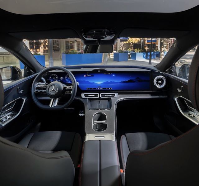 Prvý pohľad na nový interiér Mercedes-Benz C-Class 