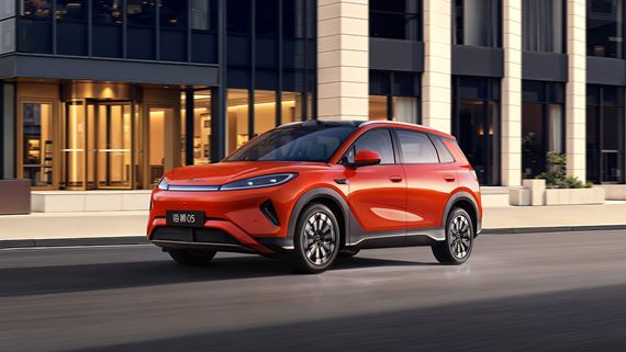 BYD Sealion 05 prichádza ako lacné SUV s elektrickou aj plug-in hybridnou verziou