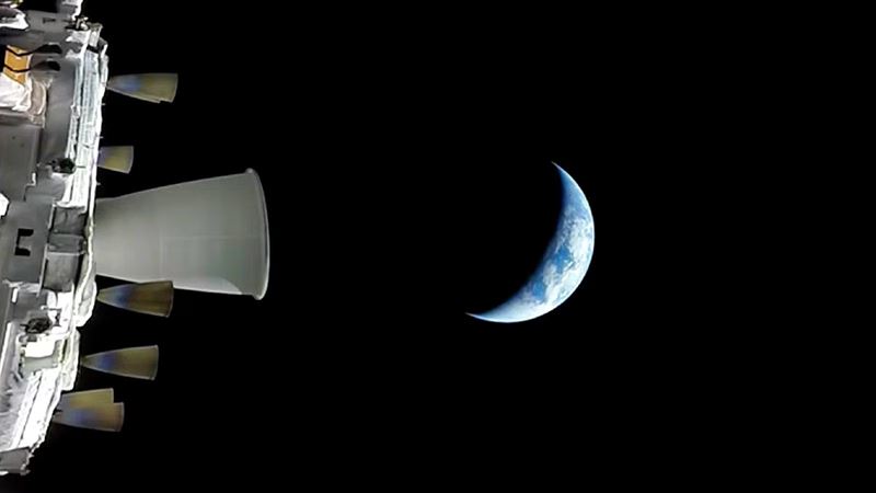 Posádka Artemis II riešila po štarte menšie komplikácie - opravovala toaletu, blikajúcu kontrolku a aj zamrznutý Outlook