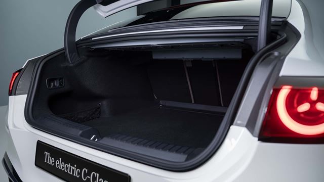 2027 Mercedes C-Class bol plne predstavený, je plne elektrický s dojazdom 762 km 