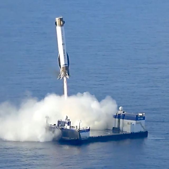 Blue Origin zvládlo návrat stupňa a znovupoužitie rakety, ale satelit skončil na zlej obežnej dráhe 