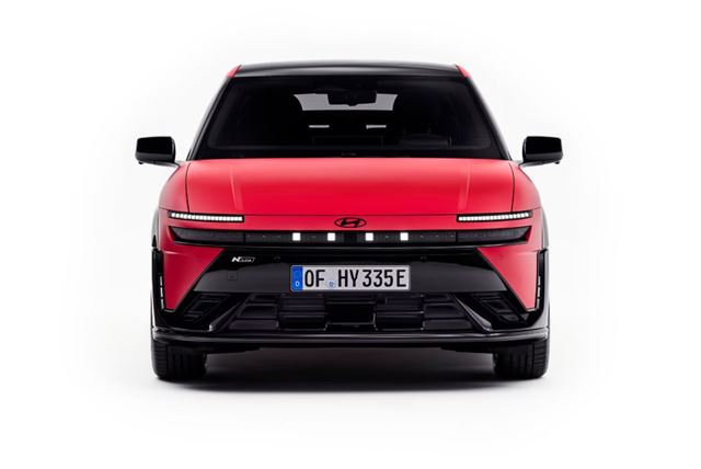 Hyundai predstavil IONIQ 3, menší elektromobil s priestorom a dobrým dojazdom 