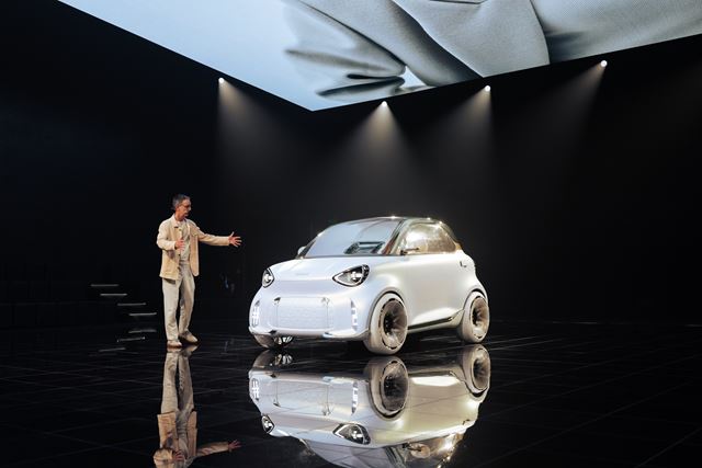 Smart sa vracia ku koreňom,  Concept #2 ukazuje nového nástupcu Fortwo, do Paríža príde už v októbri 