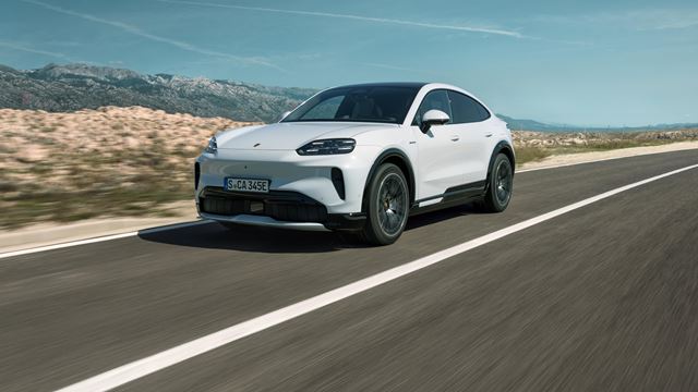 Porsche ukázalo Cayenne Coupé Electric, elektrické SUV dostalo športovejšiu verziu 