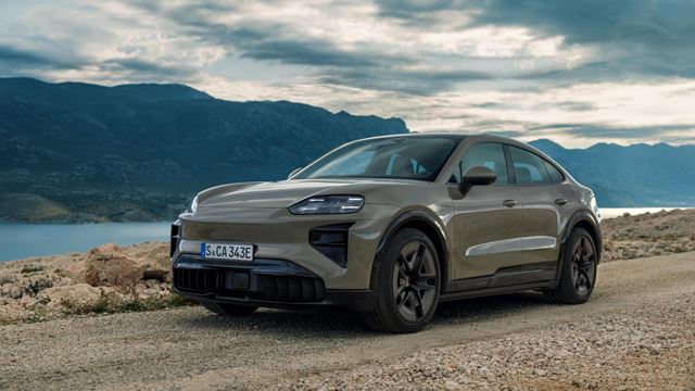 Porsche ukázalo Cayenne Coupé Electric, elektrické SUV dostalo športovejšiu verziu 