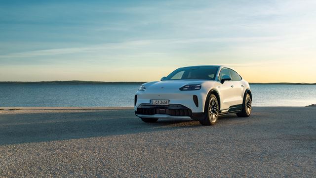 Porsche ukázalo Cayenne Coupé Electric, elektrické SUV dostalo športovejšiu verziu 