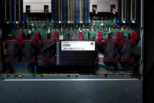 Potrebujete poriadne ve�k� SSD disk? Kingston prin�a 30TB SSD disk 