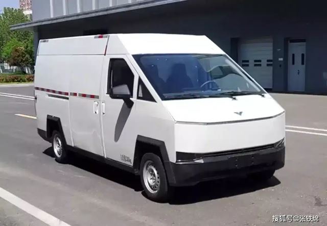 Russo-Balt C55 je ruský elektrický pickup, ktorý kopíruje Tesla Cybertruck  