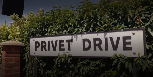 Dokument zo z�kulisia Harry Potter seri�lu ukazuje casting, tvorbu tvorov a kost�mov 