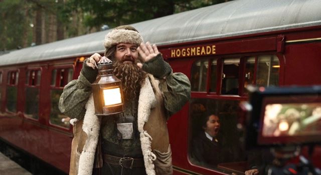 Dokument zo z�kulisia Harry Potter seri�lu ukazuje casting, tvorbu tvorov a kost�mov 