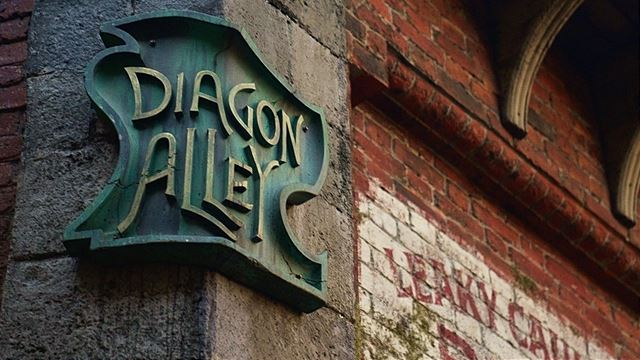 Dokument zo z�kulisia Harry Potter seri�lu ukazuje casting, tvorbu tvorov a kost�mov 