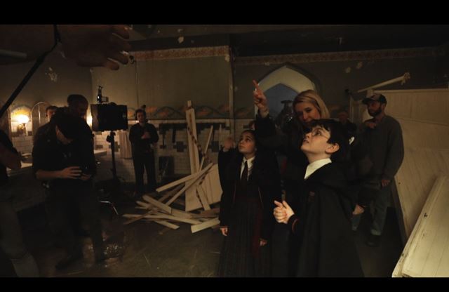 Dokument zo z�kulisia Harry Potter seri�lu ukazuje casting, tvorbu tvorov a kost�mov 