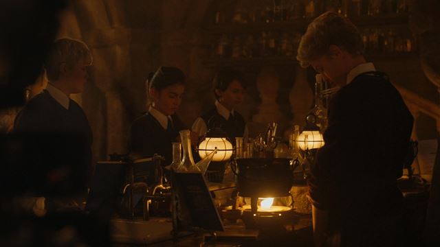 Dokument zo z�kulisia Harry Potter seri�lu ukazuje casting, tvorbu tvorov a kost�mov 