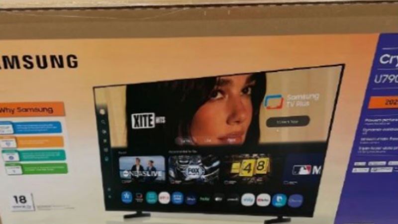 Dua Lipa žaluje Samsung za fotku na krabiciach televízorov, žiada 15 miliónov dolárov
