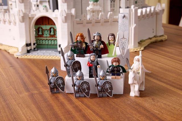 LEGO pripravilo obrovský Minas Tirith z Pána prsteňov, k nemu pridá aj bonusový Grond 
