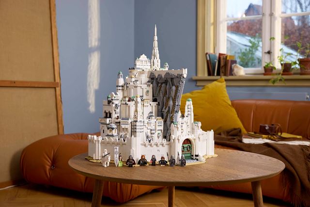 LEGO pripravilo obrovský Minas Tirith z Pána prsteňov, k nemu pridá aj bonusový Grond 