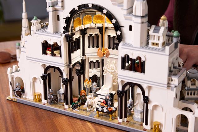 LEGO pripravilo obrovský Minas Tirith z Pána prsteňov, k nemu pridá aj bonusový Grond 