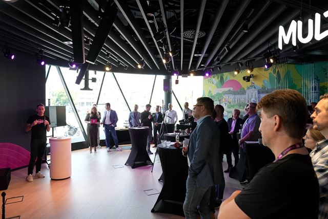 Telekom uk�zal  rozdiel medzi be�nou a prioritizovanou konektivitou pri vysokom za�a�en� siete 