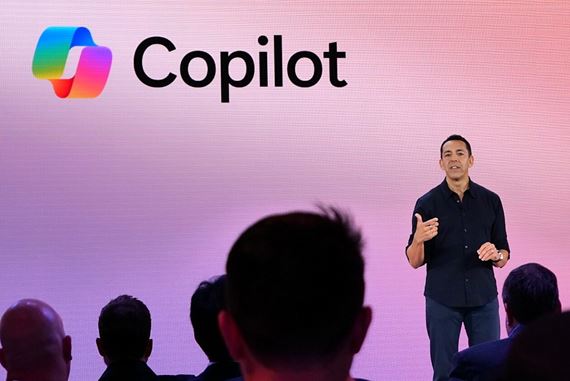 Yusuf Mehdi, ��f spotrebite�sk�ho marketingu spolo�nosti Microsoft po 35 rokoch kon��