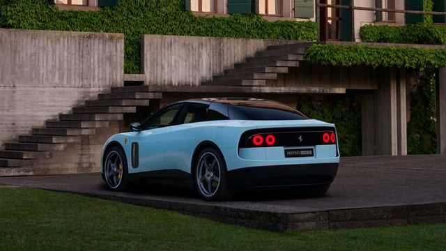 Ferrari predstavilo elektrický Ferrari Luce 