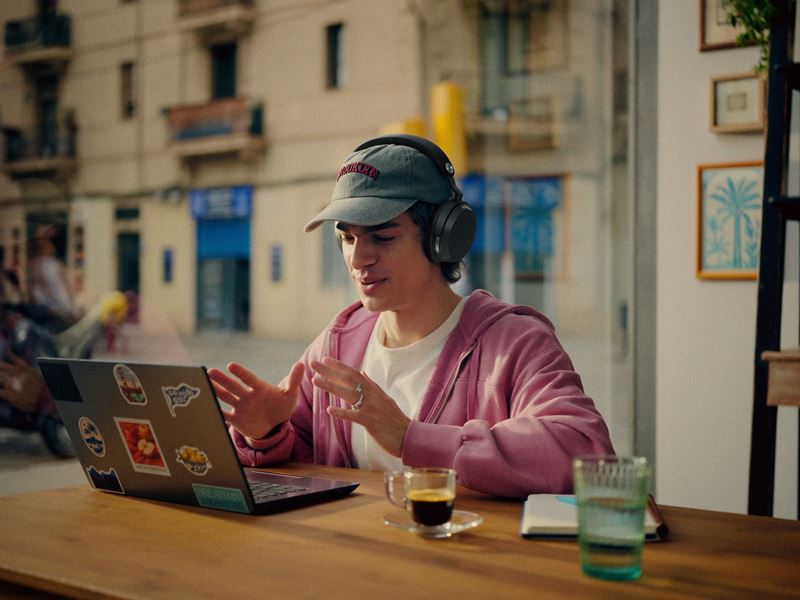 Sennheiser predstavil MOMENTUM 5 Wireless: Hi-Res sl�chadl� s v�menou bat�rie, Dolby Atmos a aptX Lossless