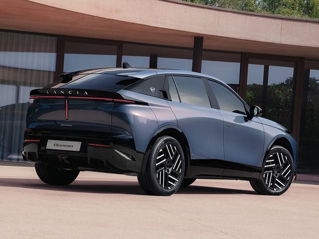 Lancia Gamma sa ukázala, je však len upraveným Peugeotom 3008 