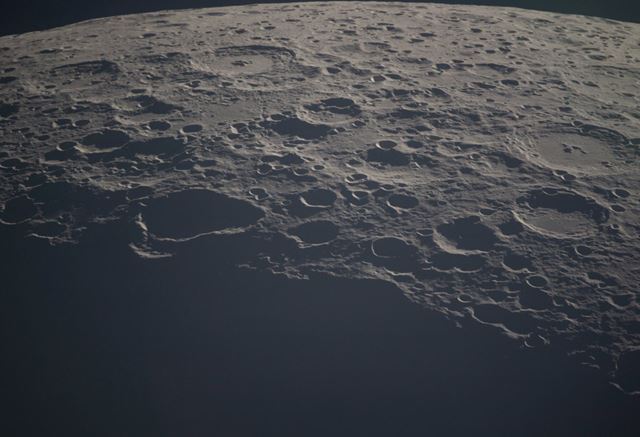NASA zverejnila 12 tisíc záberov z Artemis misie okolo Mesiaca 