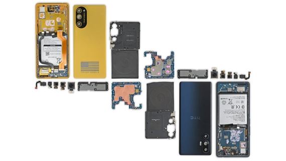 Rozobranie Trump Phone potvrdilo, že je len recyklovaným starý HTC mobilom