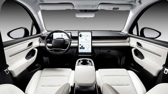 Foxconn prešiel od výroby iPhonov k autám, ukázal elektrické SUV - Foxtron CAVIRA 