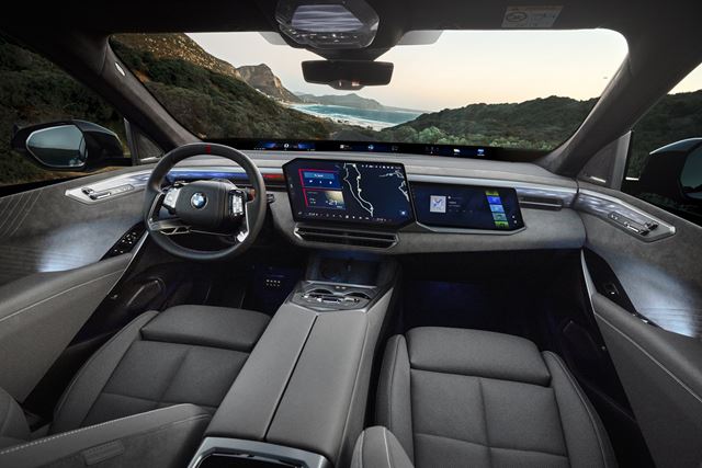 Nové BMW X5 prichádza s piatimi typmi pohonu, plug-in hybrid M60e ponúkne 612 koní 