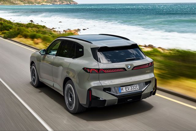 Nové BMW X5 prichádza s piatimi typmi pohonu, plug-in hybrid M60e ponúkne 612 koní 