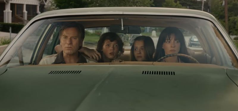Nov� trailer Na konci Oak Street ukazuje, �e stretnutie s dinosaurami nie je �iadny v�let do parku