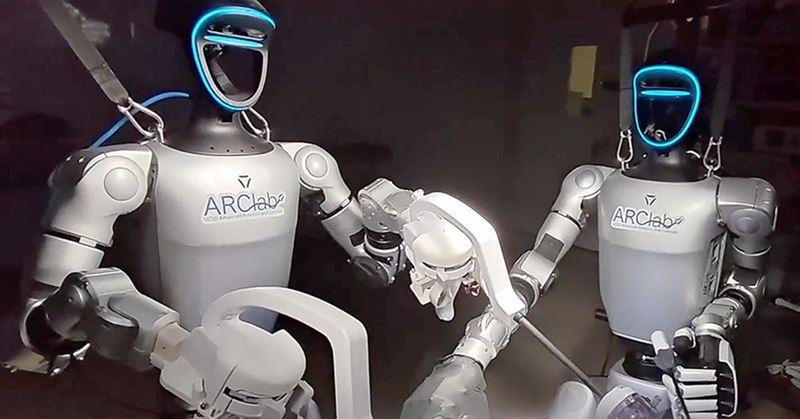 Humanoidné roboty prvýkrát operovali živé zvieratá. Stále ich však ovládali chirurgovia