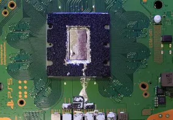 Sony zrejme nahradí tekutý kov za vapor chamber v PS6