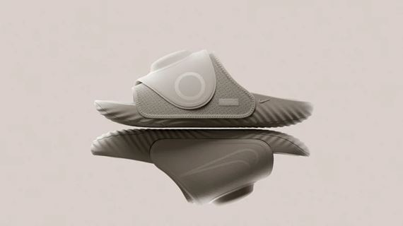 Nike predstavilo inteligentné šľapky, ktoré chodidlá zohrievajú a masírujú vibráciami
