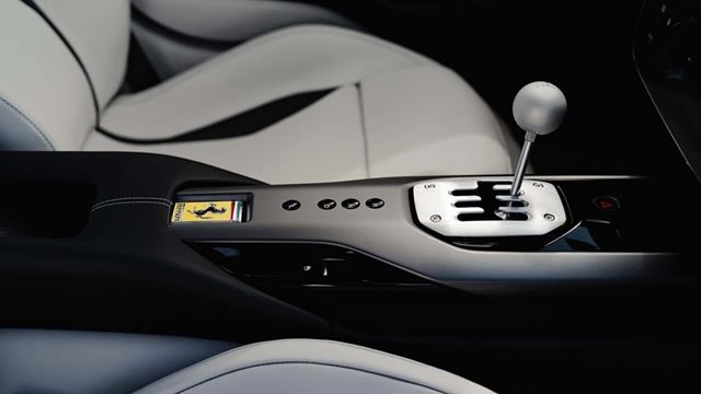 Ferrari sa vracia k manuálu vo verzii 12Cilindri Manuale 