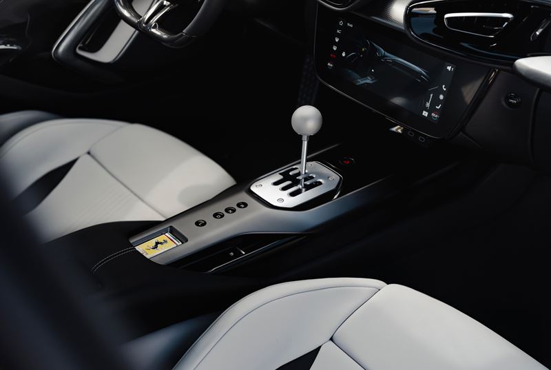 Ferrari sa vracia k manuálu vo verzii 12Cilindri Manuale