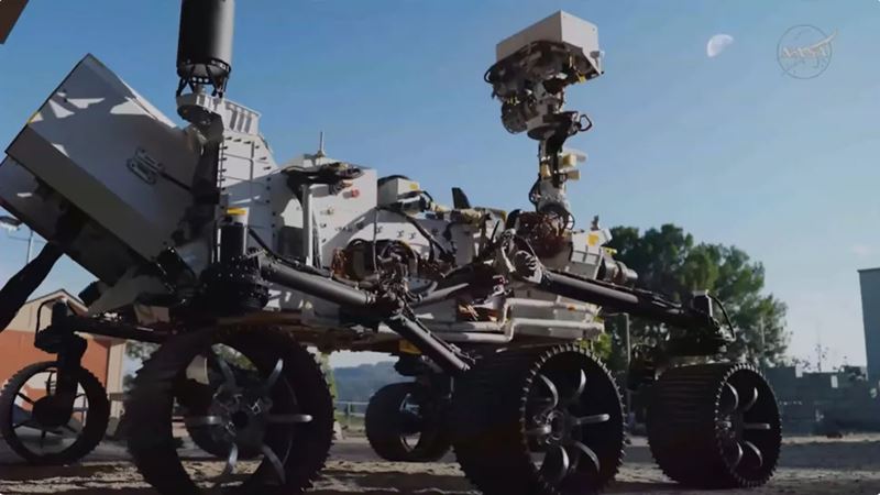 NASA pripravuje mesačnú základňu, pomôcť jej môže aj rover založený na technológii z Marsu