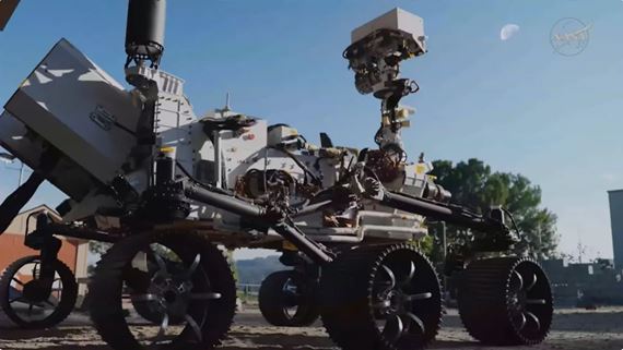 NASA pripravuje mesačnú základňu, pomôcť jej môže aj rover založený na technológii z Marsu