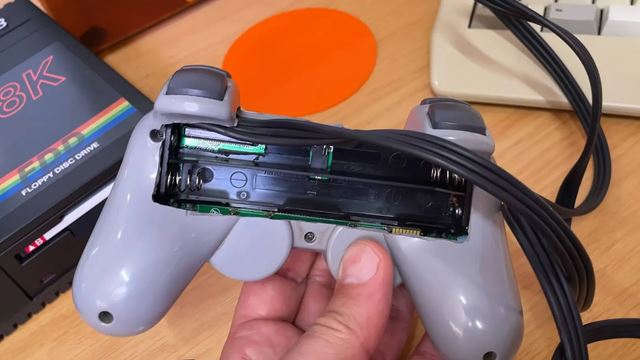 Sony malo kedysi v pr�prave PlayStation 1 skryt� priamo v DualShocku 