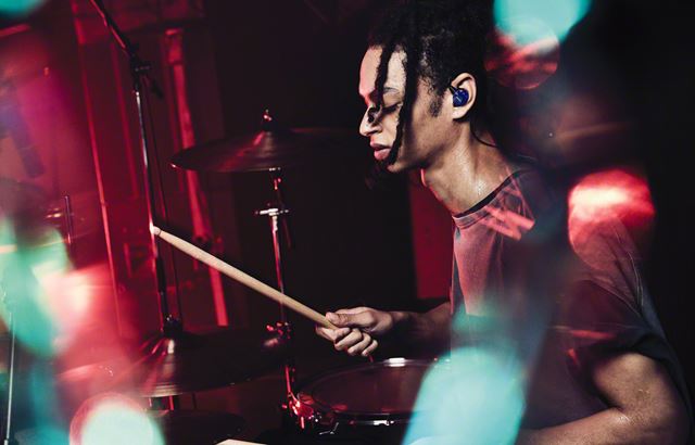 Sony predstavilo profesion�lne in-ear monitory IER-M500 s vysokou izol�ciou hluku 